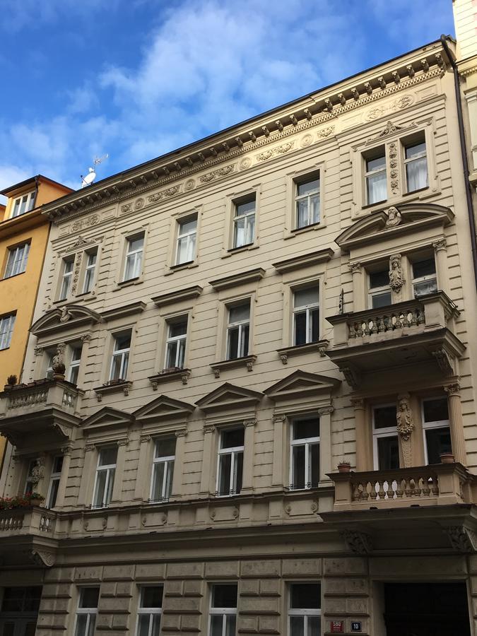 Amazing Angie'S Apartment Прага Екстер'єр фото